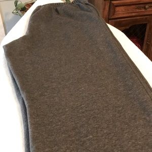 LADIES GRAY SWEAT PANTS ,SLIGHTLY LINED FOR COMFORT.SIZE MEDIUM.